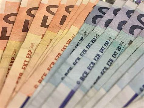 350 Euros to US Dollars .